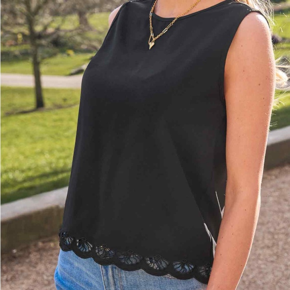 Cupshe Black Sleeveless Tank Top with Lace Trim